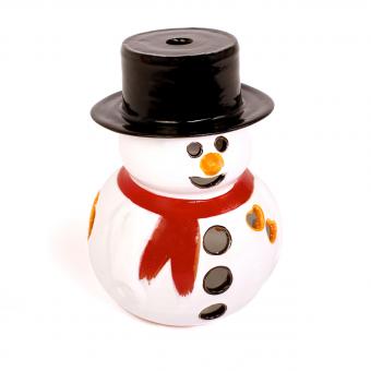 Schneemann mit schwarzen Hut und roten Schal 