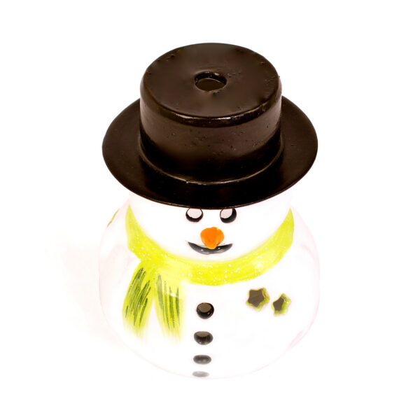 Schneemann groß mit schwarzen Hut und grünen Schal