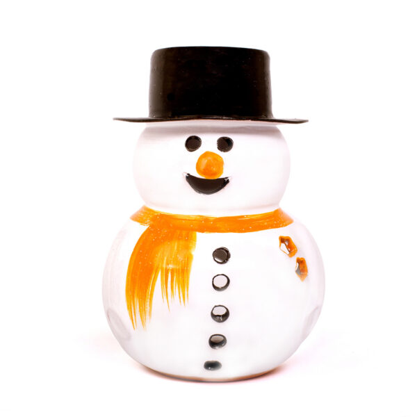 Schneemann groß mit schwarzen Hut und orangen Schal
